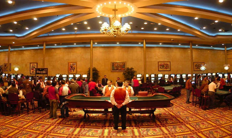 Sigue la lucha por renovación de licencias de casinos físicos