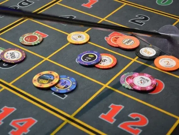Casinos físicos vs. casinos online